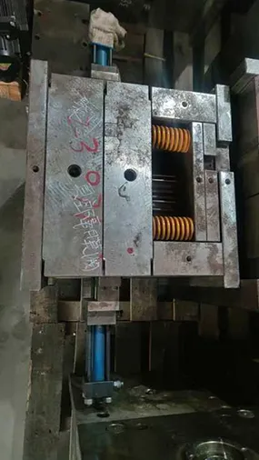 Пресс-форма для крышек бутылок (10)